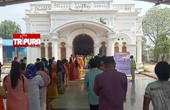 Crowd under Control in Agartala Durga Bari on Maha-Navami 
